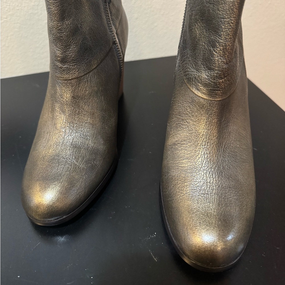 NWOT. Cole Haan Nike Air Cassidy metallic boots. Size 8.
